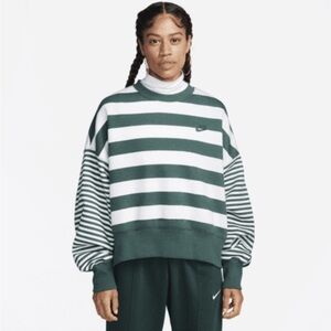 Women’s Nike oversized crew sweater XL unworn with tags